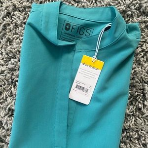 Marine figs Rafaela scrub top